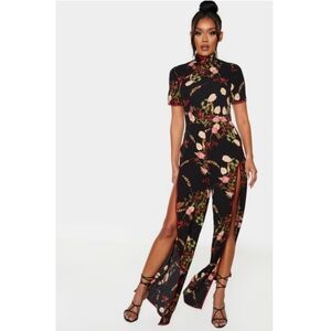 BB3. NWT PRETTYLITTLETHING THIGH SPLIT FLORAL JUMPSUIT